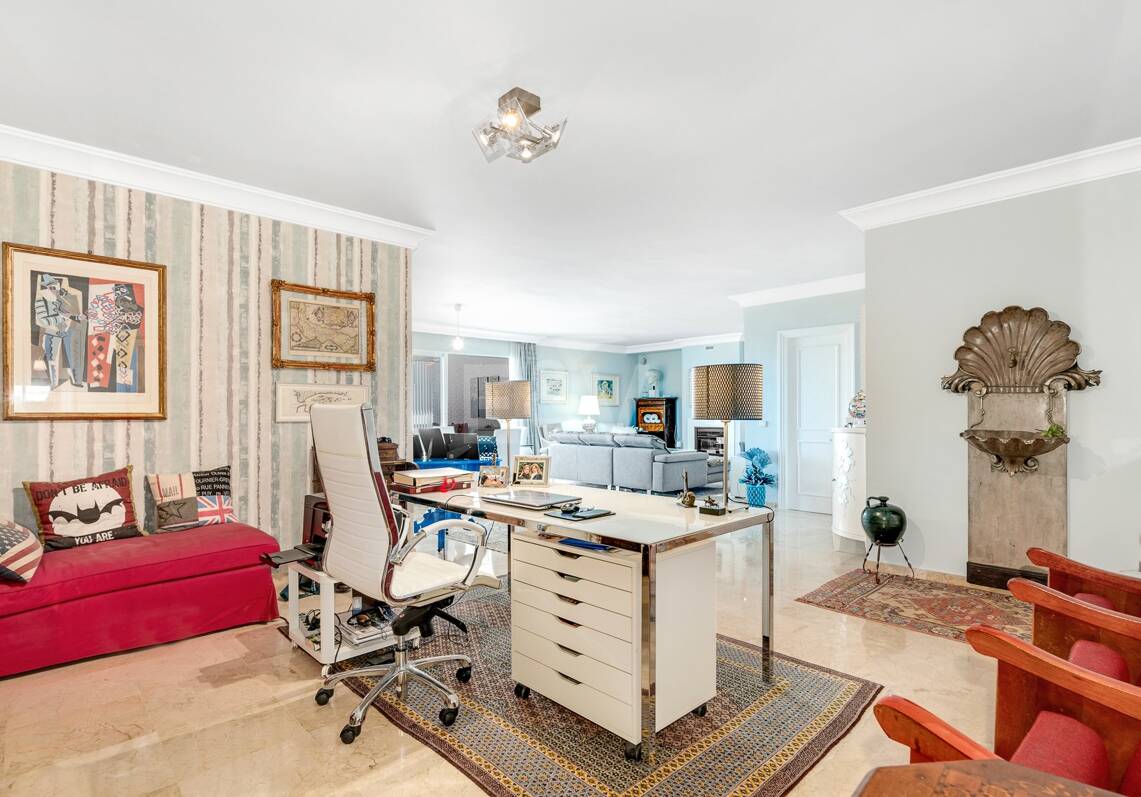 Guadalmina Frontline Golf Spacious Apartment with Sea Views.