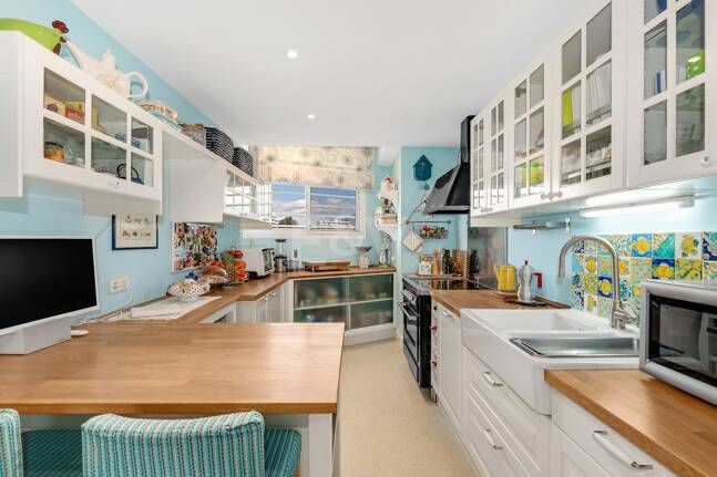 Guadalmina Frontline Golf rymlig lägenhet med havsutsikt.