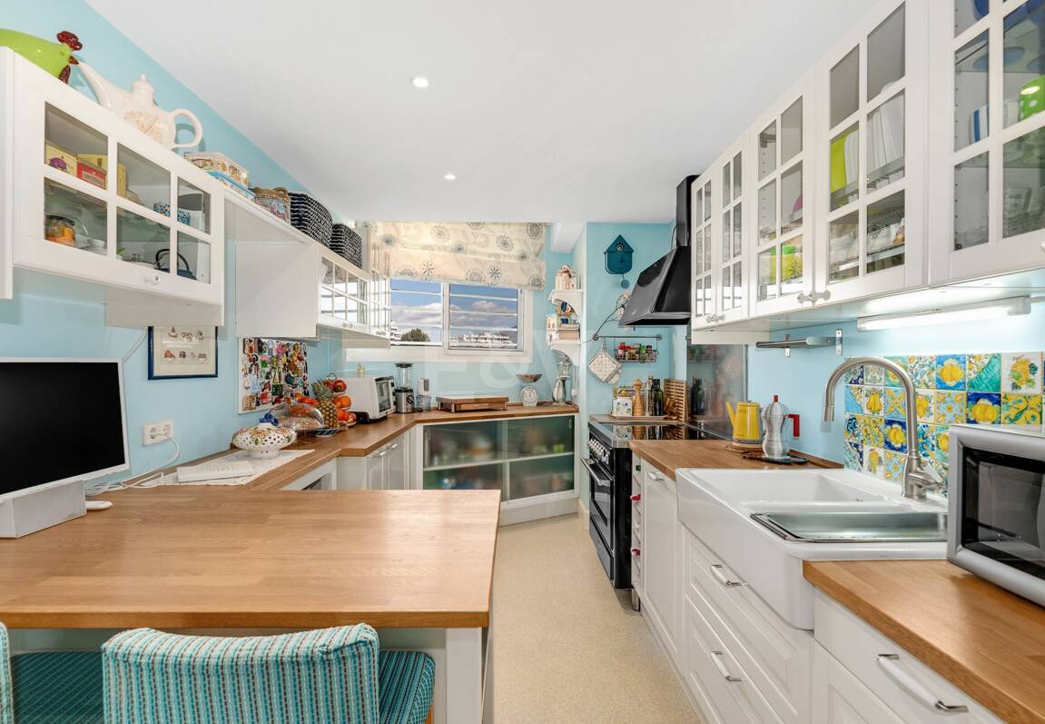 Guadalmina Frontline Golf rymlig lägenhet med havsutsikt.