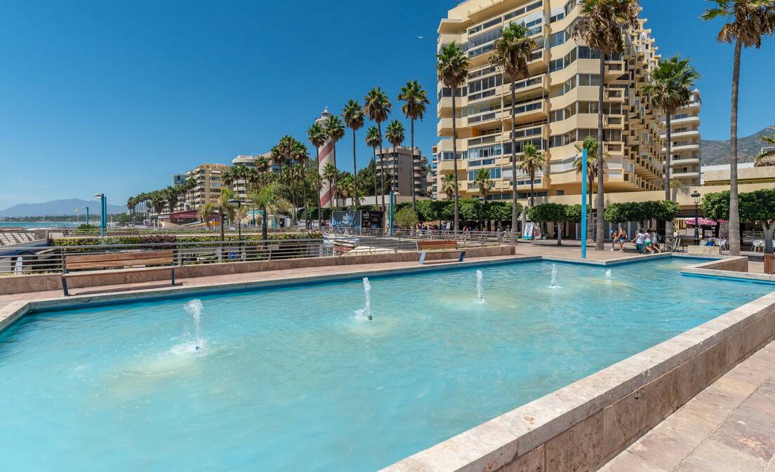 Appartement moderne en front de mer avec vue magnifique sur la mer sur Marbella