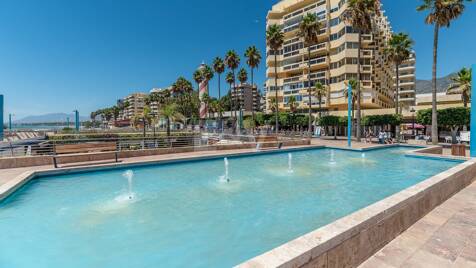 Moderno apartamento en primera línea con impresionantes vistas en el paseo marítimo