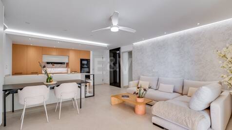 Moderno apartamento en primera línea con impresionantes vistas en el paseo marítimo