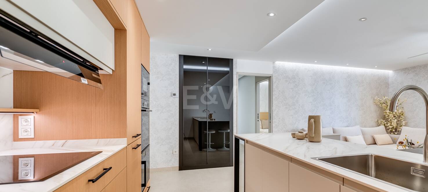 Modern Beachfront Apartment with Stunning Sea Views on Marbella’s Promenade