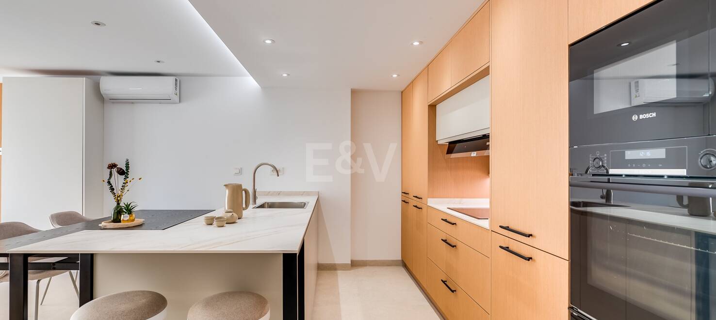 Modern Beachfront Apartment with Stunning Sea Views on Marbella’s Promenade