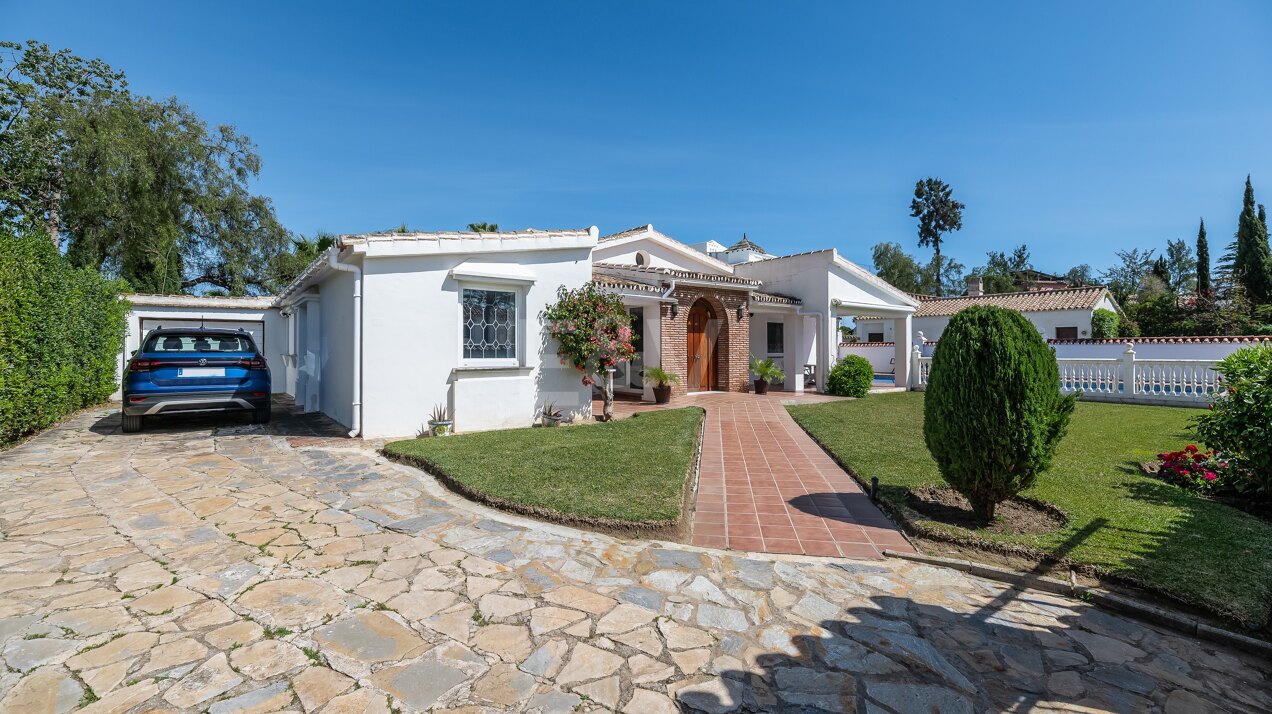 Mediterranean Bungalow in Rio Real, Lomas de Pozuelo, Marbella