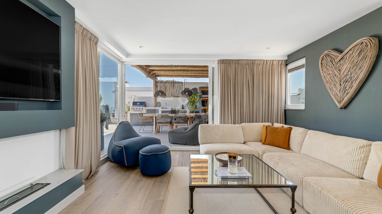 Stilvolles Strand-Duplex-Penthouse in San Pedro mit Meerblick