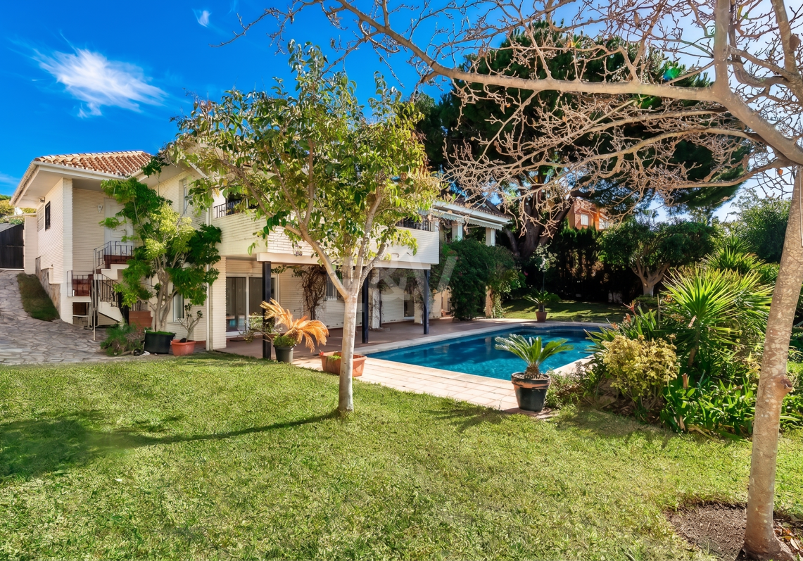 Charming Guadalmina Traditional Family Villa close to Amenities and Golf