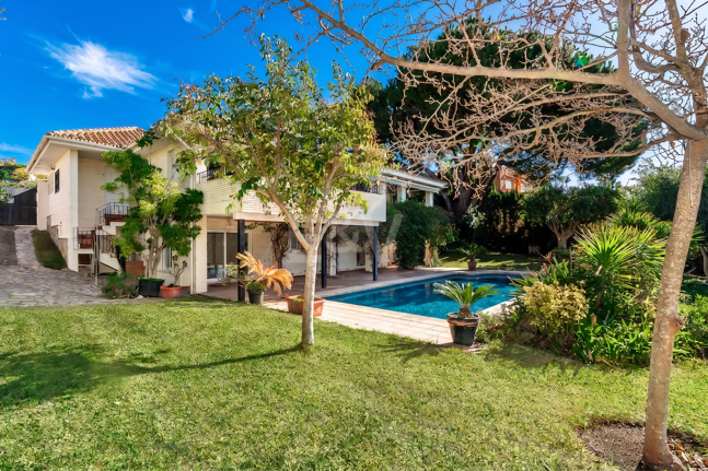 Charmig Guadalmina Traditionell familjevilla nära bekvämligheter och golf