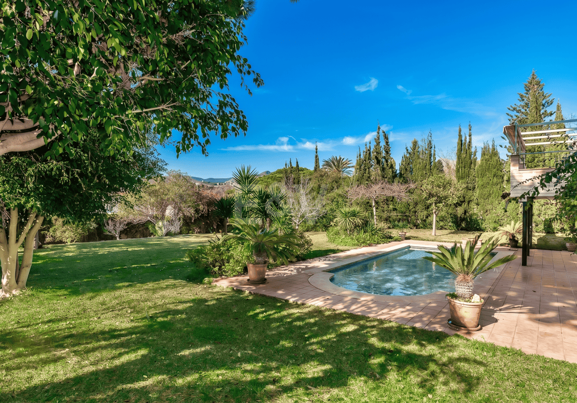 Charming Guadalmina Traditional Family Villa close to Amenities and Golf