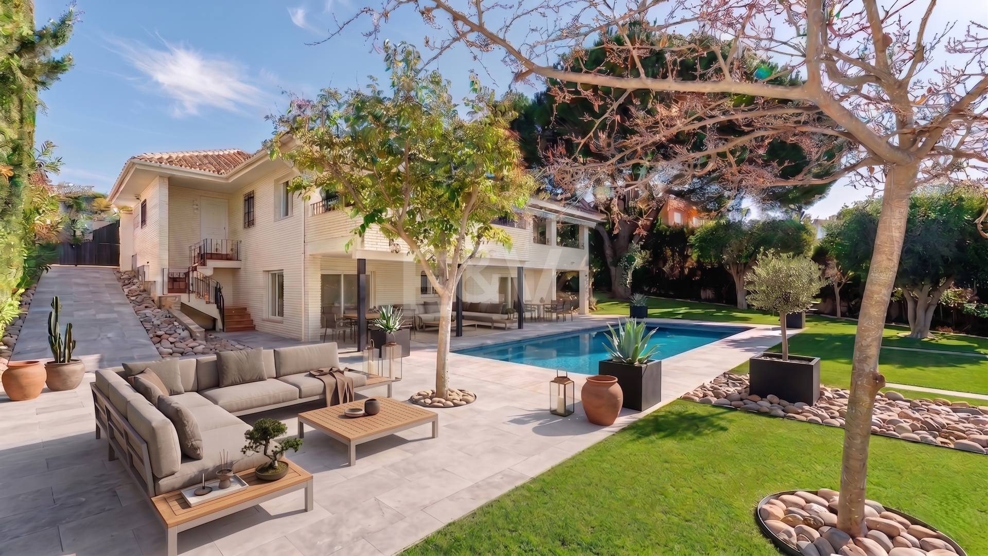 Charmig Guadalmina Traditionell familjevilla nära bekvämligheter och golf