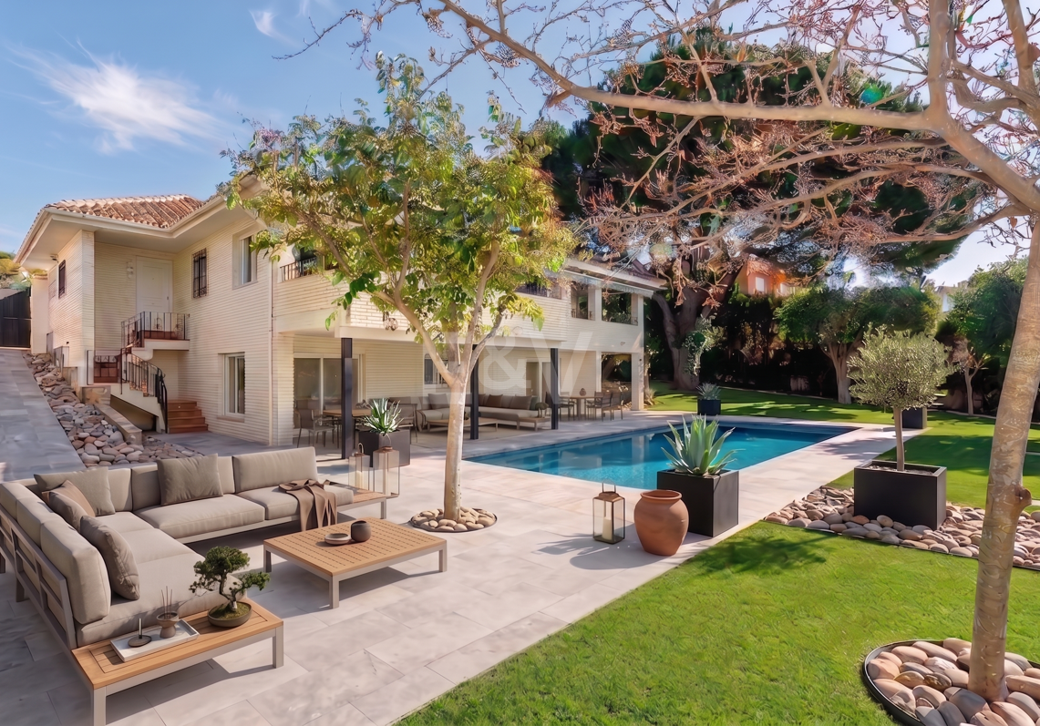 Charming Guadalmina Traditional Family Villa close to Amenities and Golf
