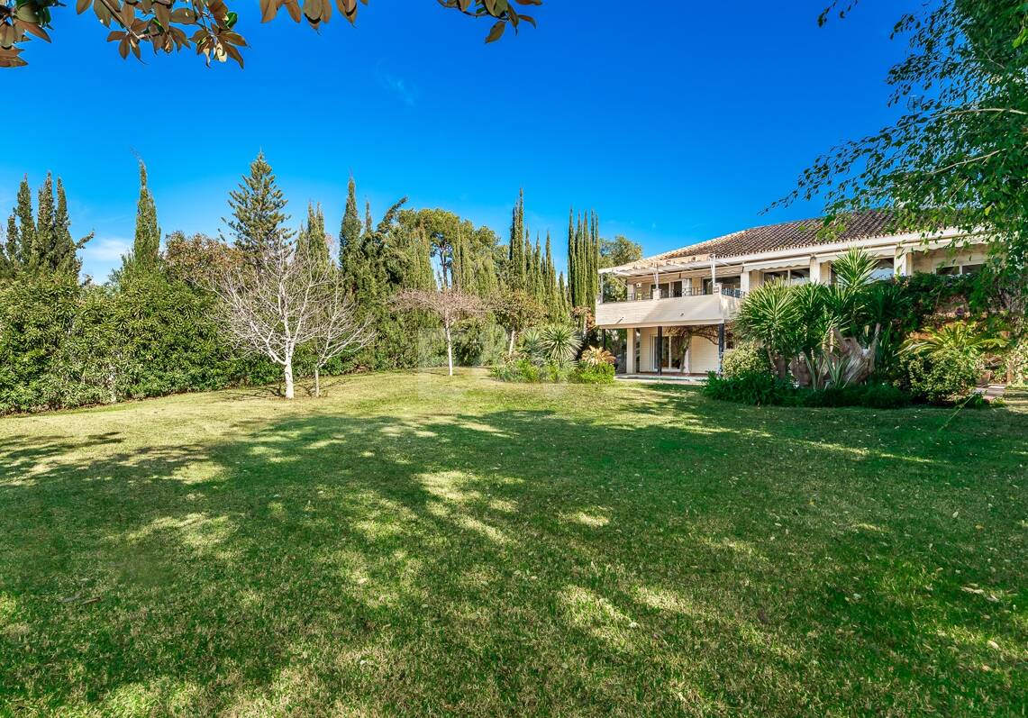 Charming Guadalmina Traditional Family Villa close to Amenities and Golf