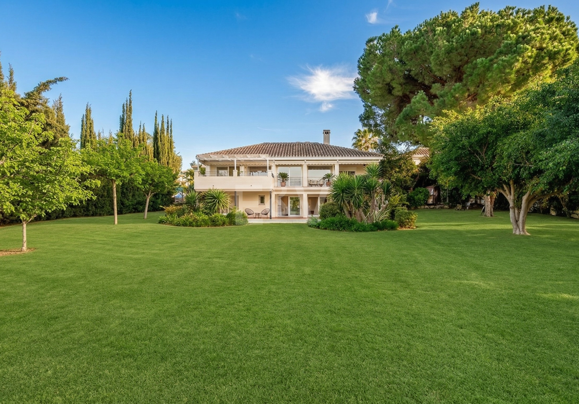 Charming Guadalmina Traditional Family Villa close to Amenities and Golf