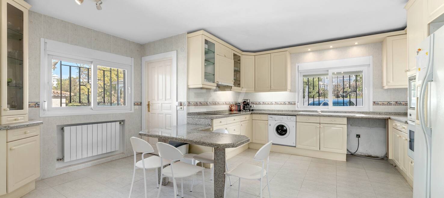 Guadalmina de charme Villa familiale traditionnelle près de Commodités et Golf