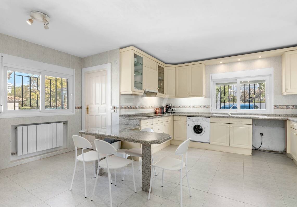Charming Guadalmina Traditional Family Villa close to Amenities and Golf