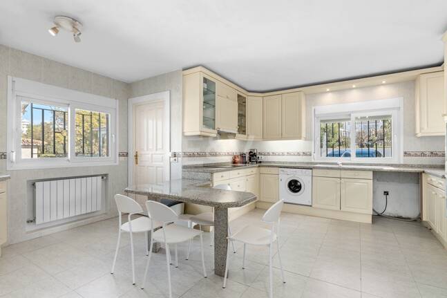 Guadalmina de charme Villa familiale traditionnelle près de Commodités et Golf