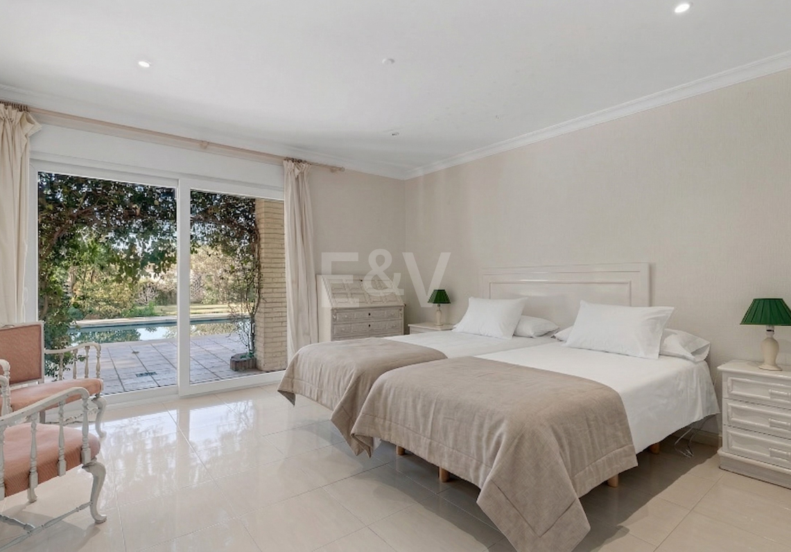 Charming Guadalmina Traditional Family Villa close to Amenities and Golf