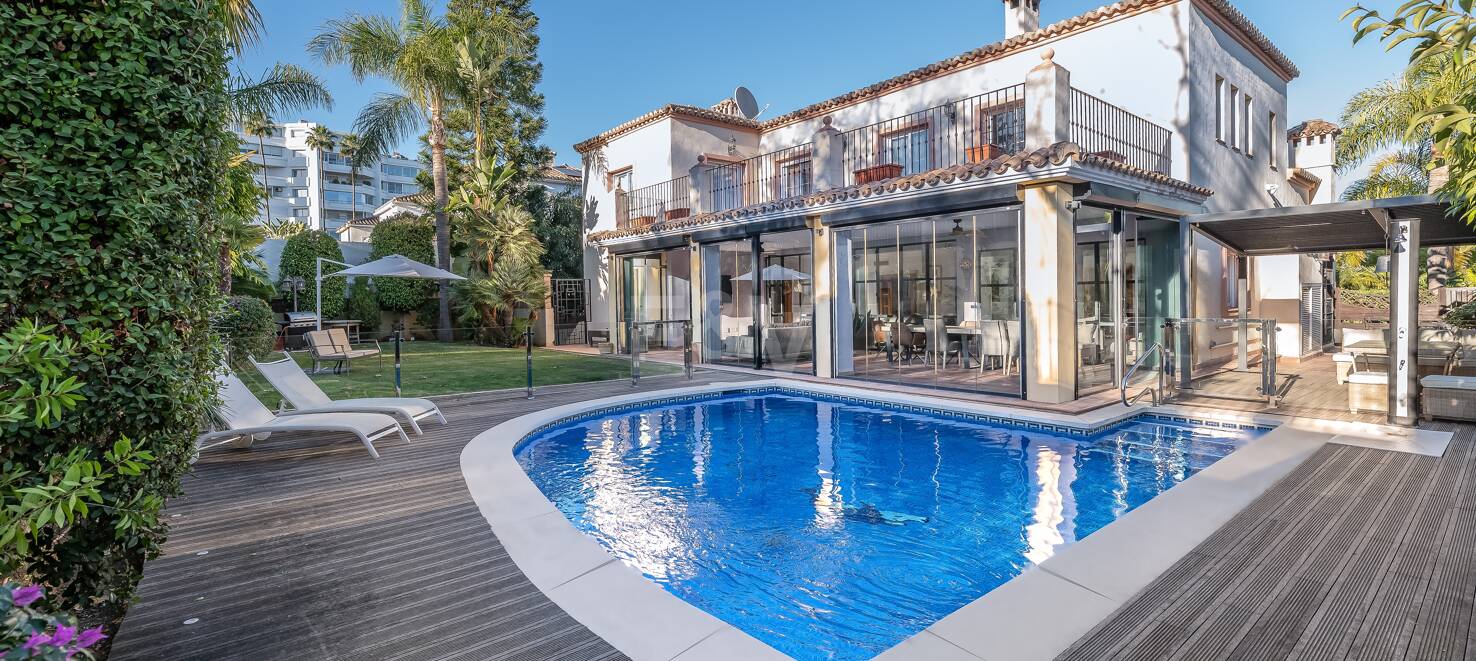 Charming Guadalmina Frontline Golf Family Villa