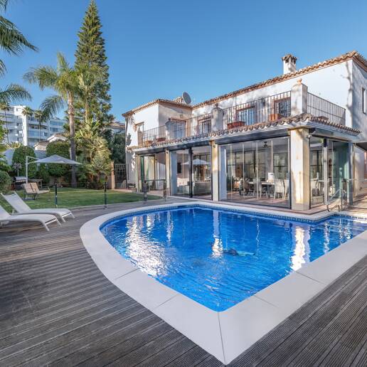 Charming Guadalmina Frontline Golf Family Villa