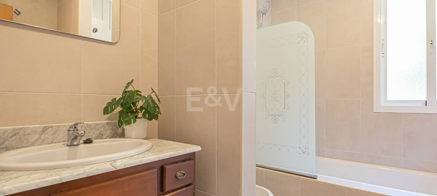 Charming Guadalmina Frontline Golf Family Villa