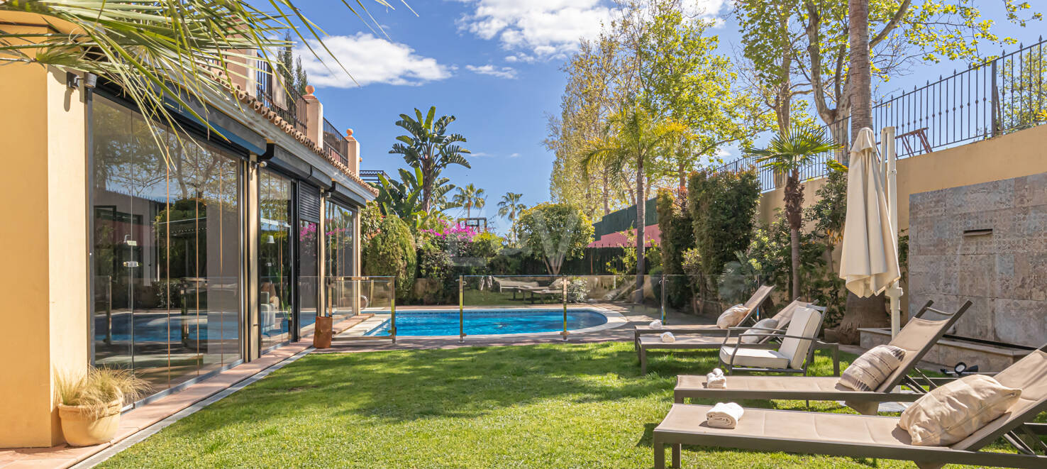 Charming Guadalmina Frontline Golf Family Villa