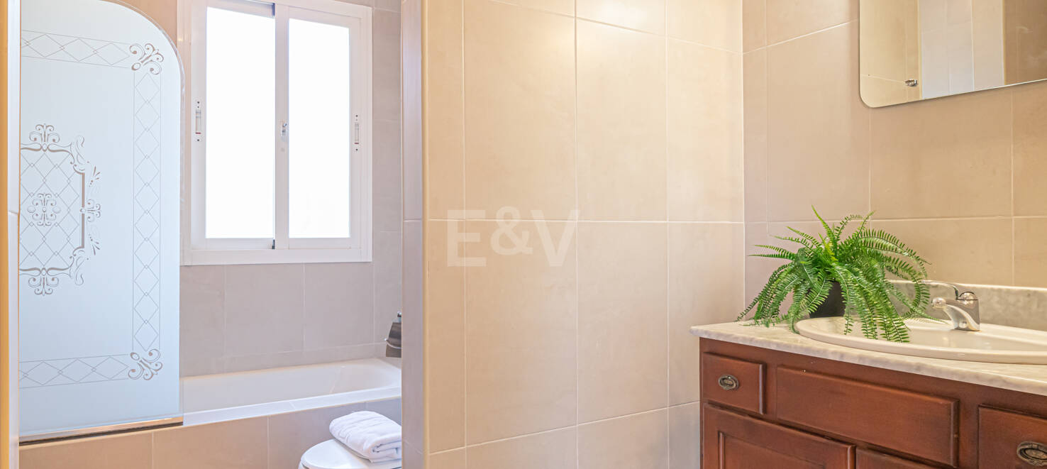 Charming Guadalmina Frontline Golf Family Villa