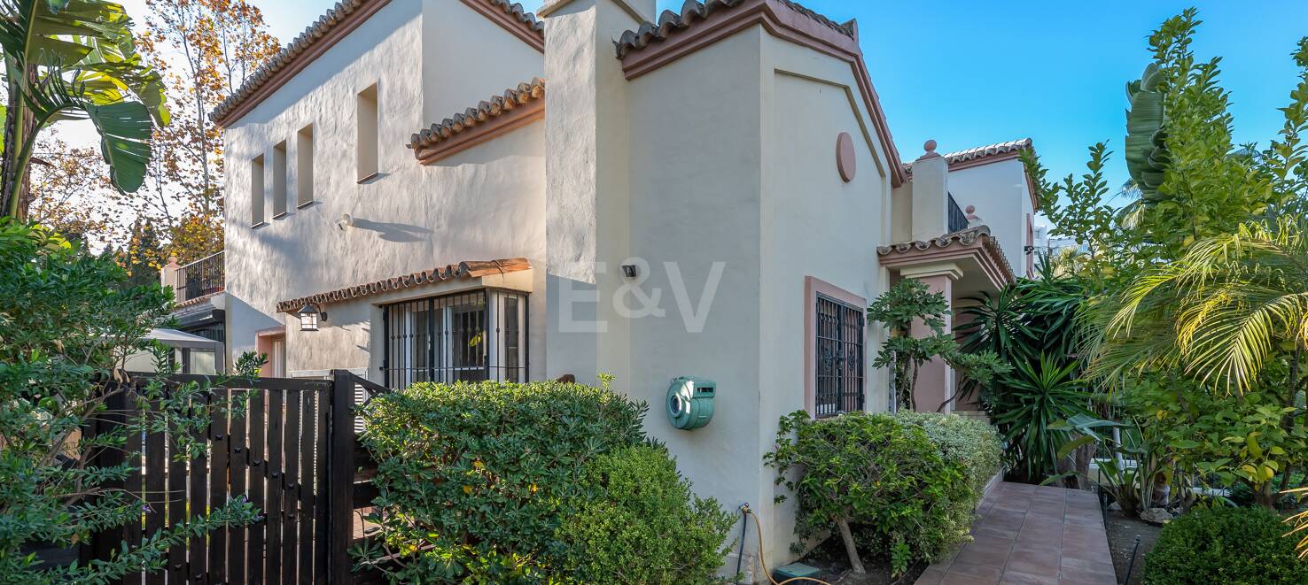 Charming Guadalmina Frontline Golf Family Villa