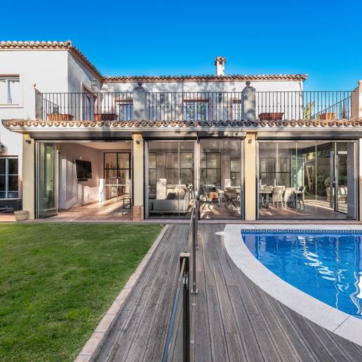 Charming Guadalmina Frontline Golf Family Villa
