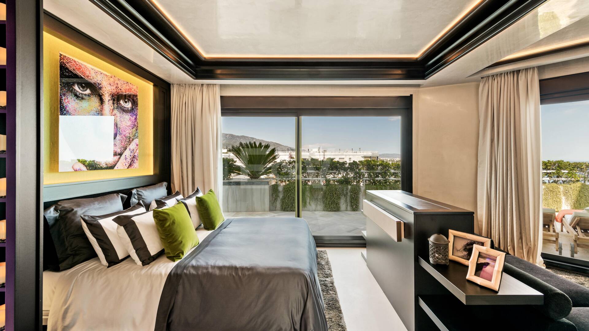 En Singular Beachfront Penthouse Villa på Marbellas Golden Mile