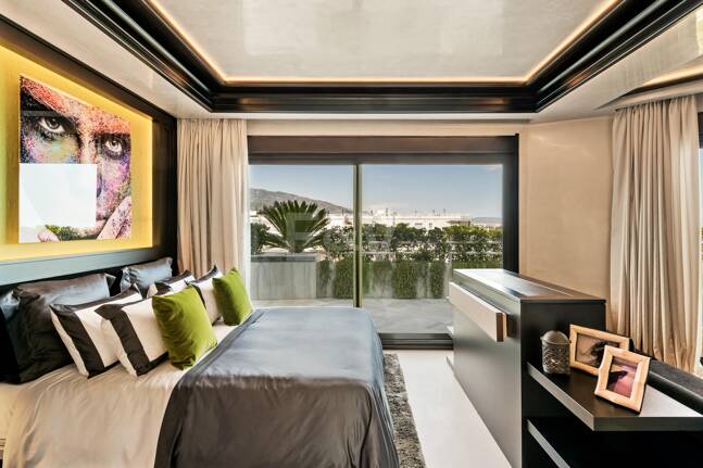 En Singular Beachfront Penthouse Villa på Marbellas Golden Mile