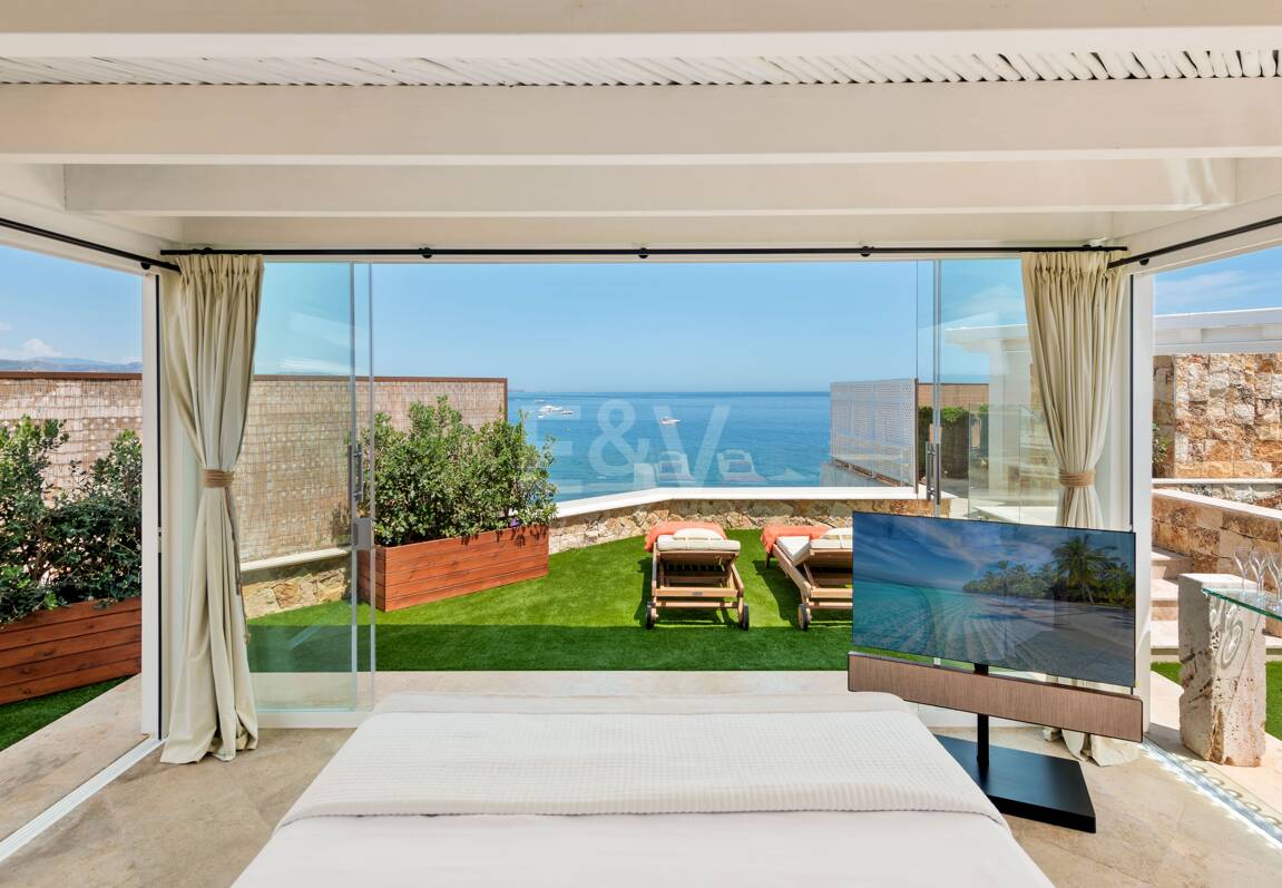 En Singular Beachfront Penthouse Villa på Marbellas Golden Mile