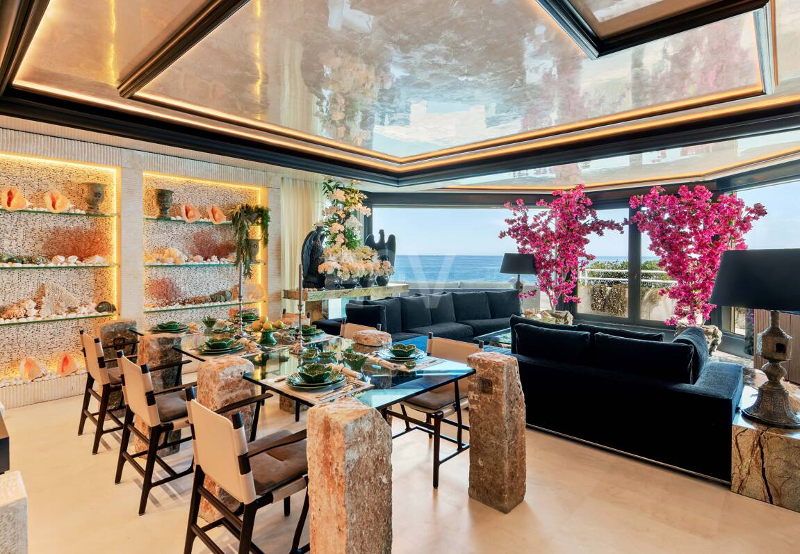 En Singular Beachfront Penthouse Villa på Marbellas Golden Mile