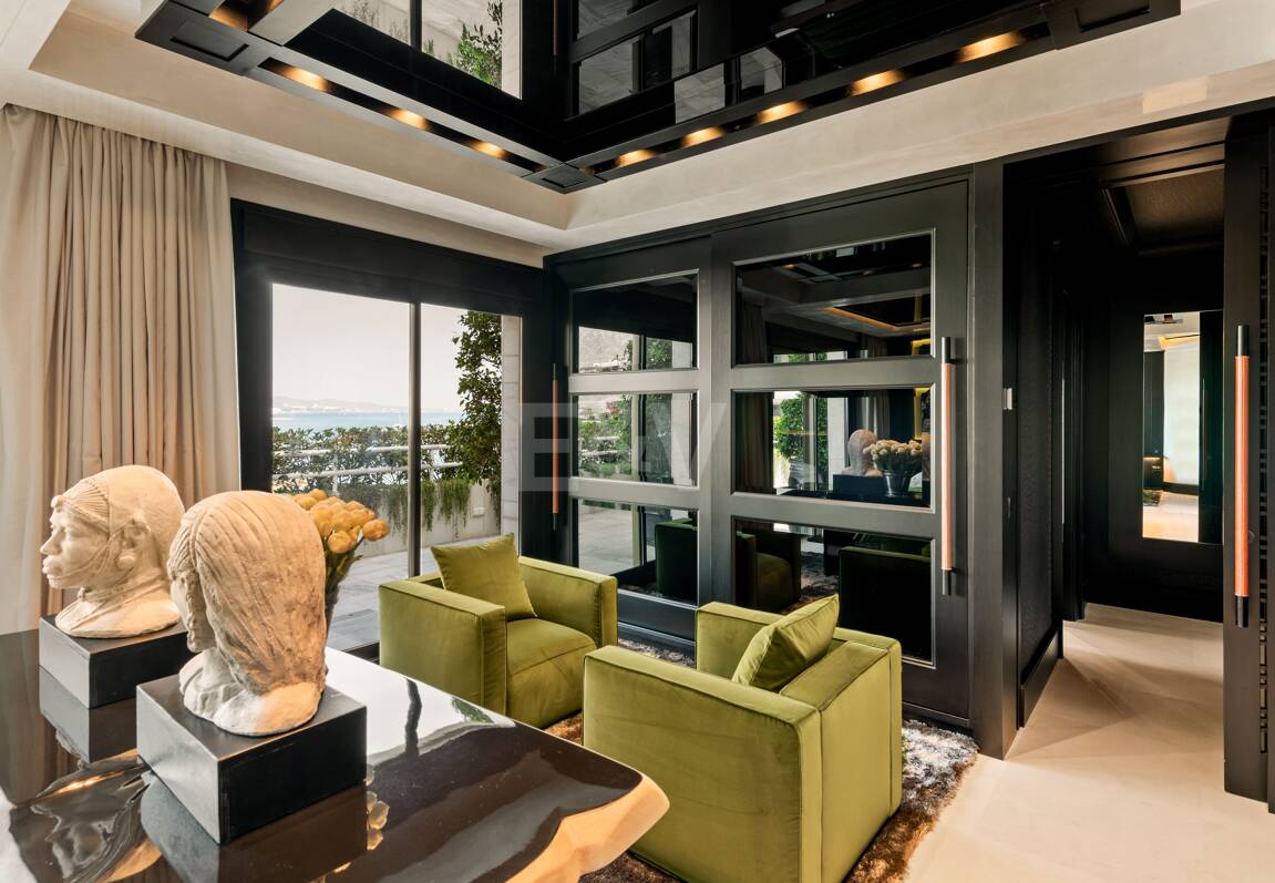 En Singular Beachfront Penthouse Villa på Marbellas Golden Mile