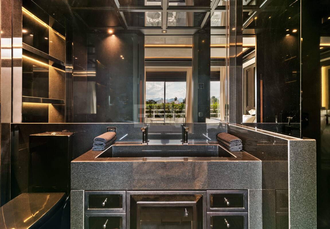 En Singular Beachfront Penthouse Villa på Marbellas Golden Mile