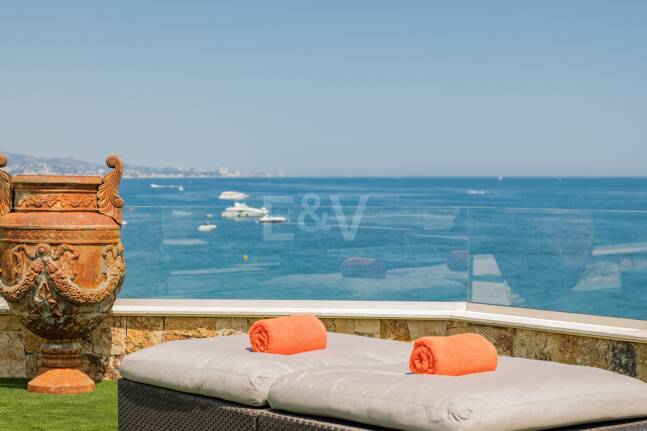 En Singular Beachfront Penthouse Villa på Marbellas Golden Mile