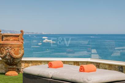 En Singular Beachfront Penthouse Villa på Marbellas Golden Mile
