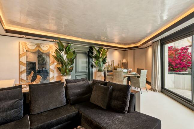 En Singular Beachfront Penthouse Villa på Marbellas Golden Mile