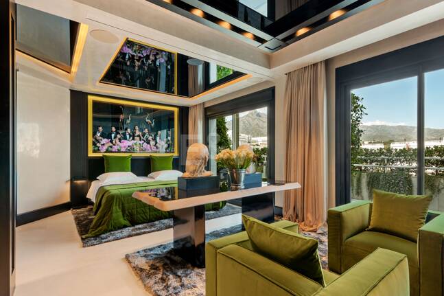 En Singular Beachfront Penthouse Villa på Marbellas Golden Mile