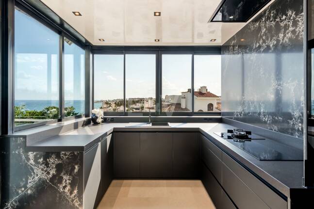 En Singular Beachfront Penthouse Villa på Marbellas Golden Mile