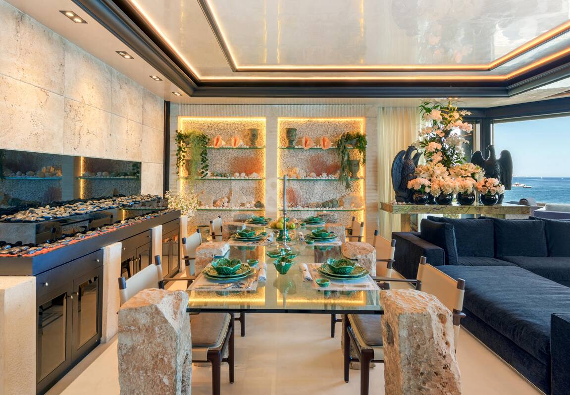 En Singular Beachfront Penthouse Villa på Marbellas Golden Mile