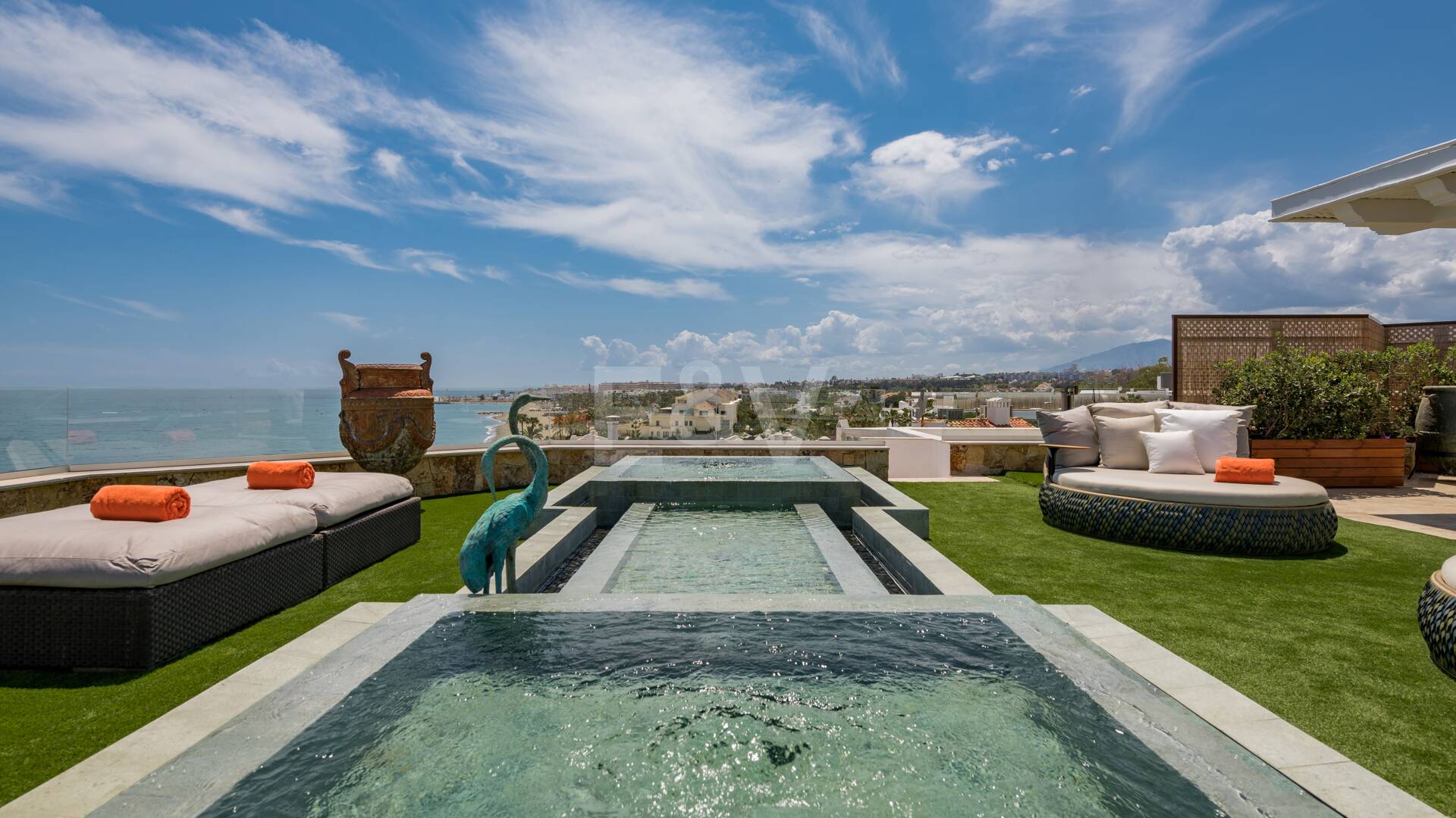 En Singular Beachfront Penthouse Villa på Marbellas Golden Mile