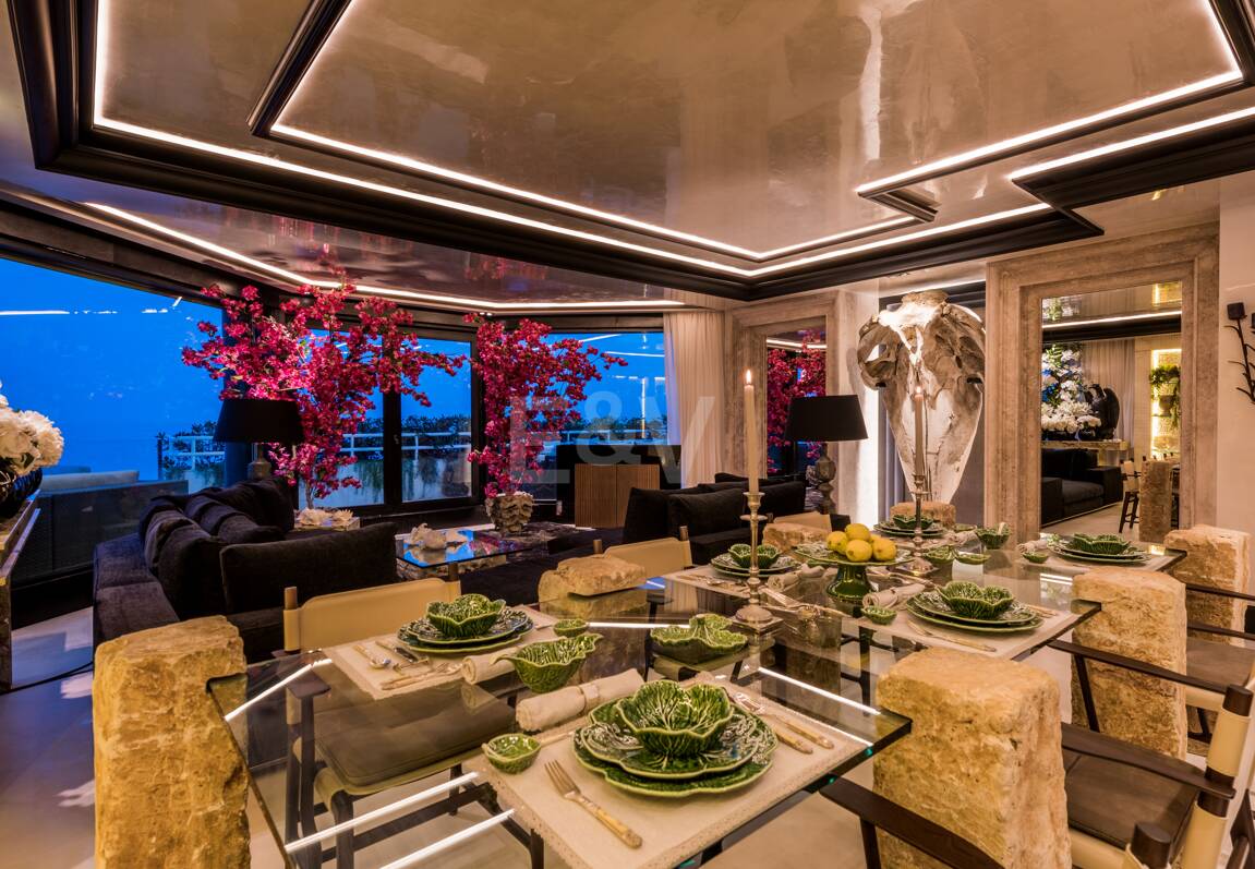 En Singular Beachfront Penthouse Villa på Marbellas Golden Mile