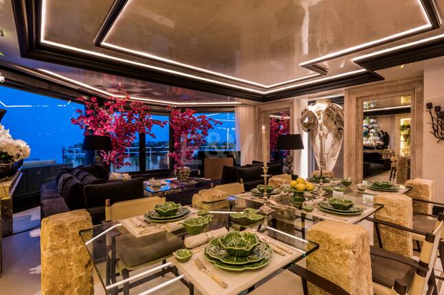 En Singular Beachfront Penthouse Villa på Marbellas Golden Mile