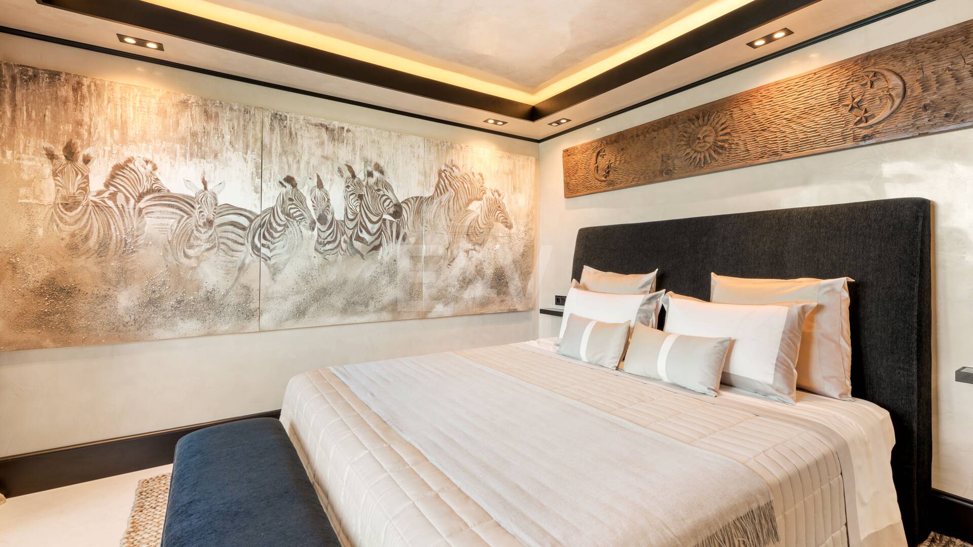 Singular ático en primera línea de playa en la exclusiva Milla de Oro de Marbella