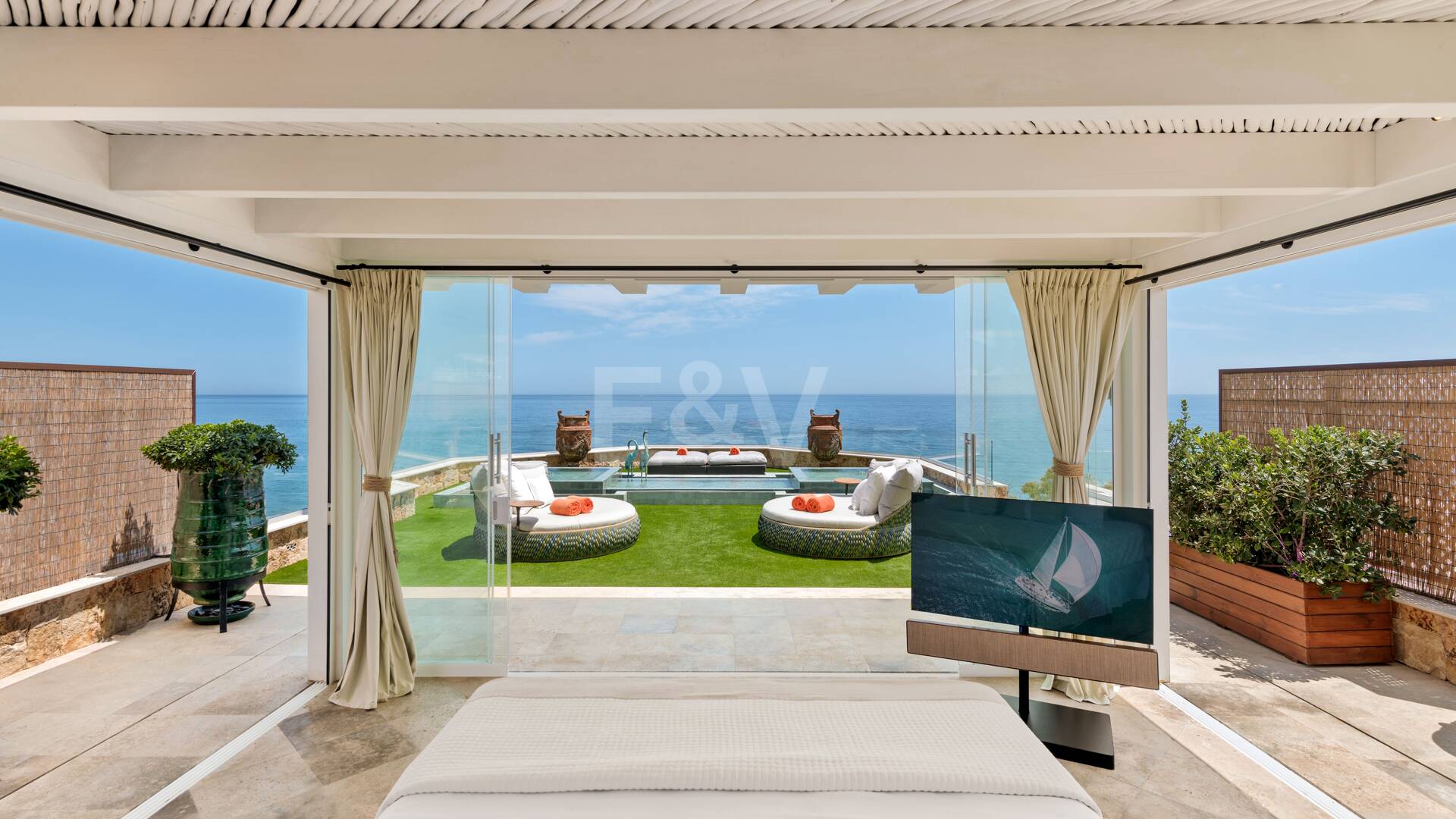 En Singular Beachfront Penthouse Villa på Marbellas Golden Mile