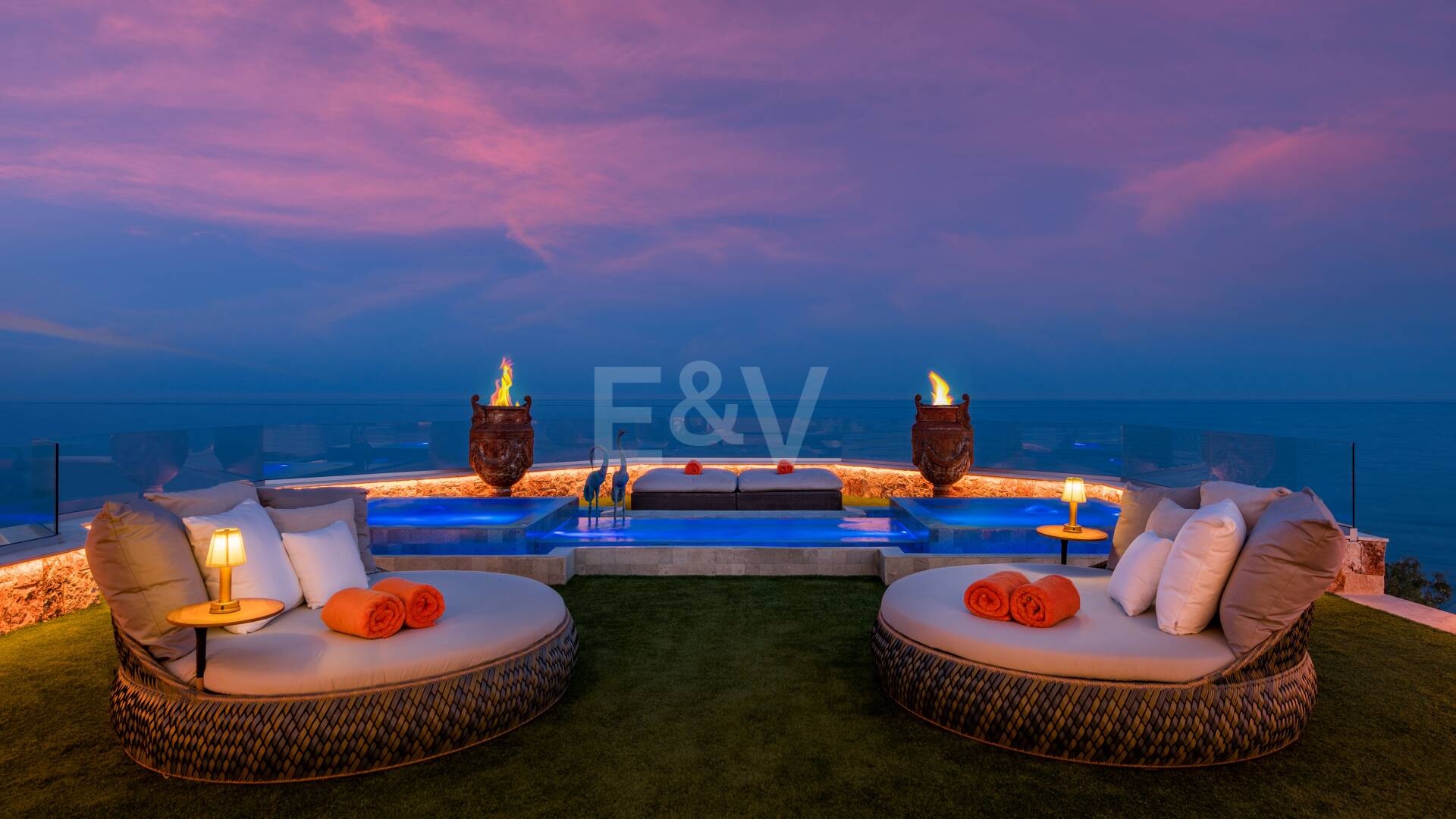 Singular ático en primera línea de playa en la exclusiva Milla de Oro de Marbella