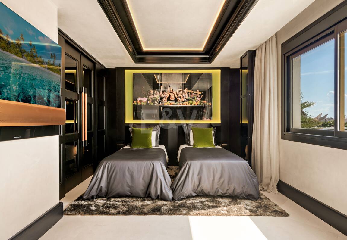 En Singular Beachfront Penthouse Villa på Marbellas Golden Mile