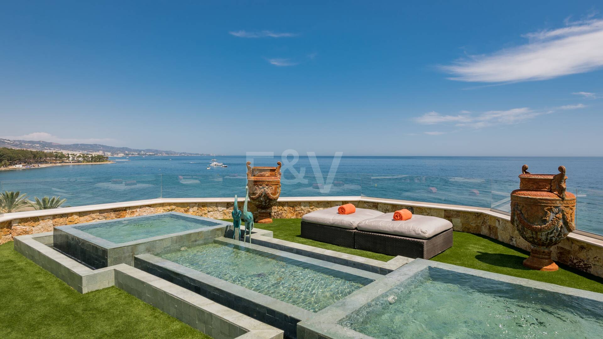 En Singular Beachfront Penthouse Villa på Marbellas Golden Mile