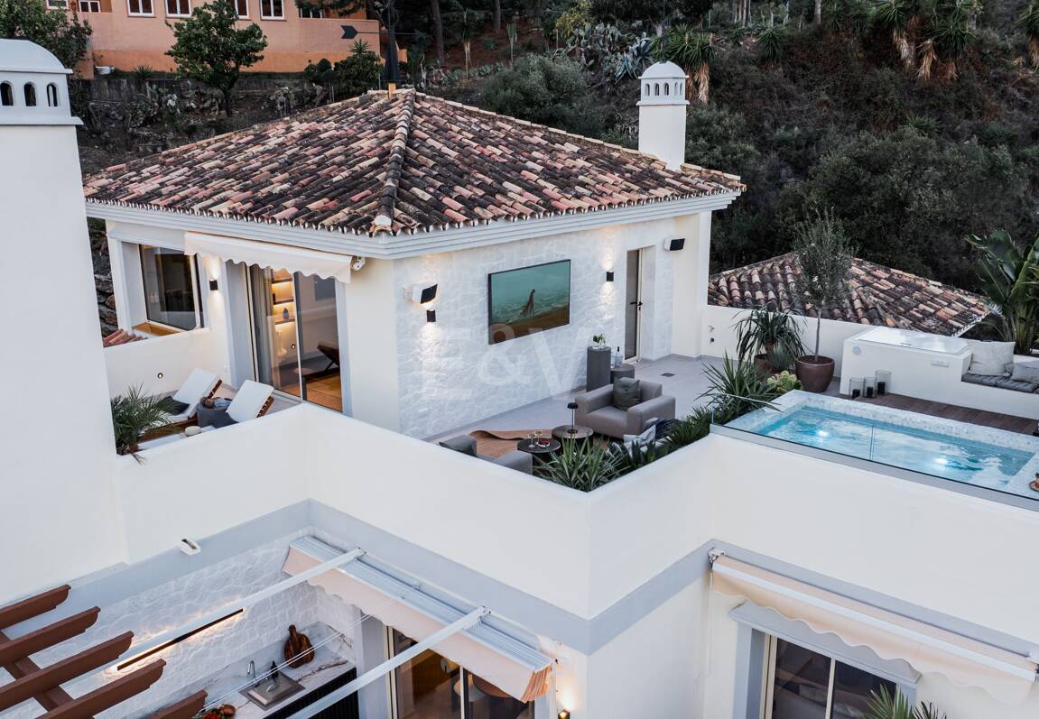 Elegant duplex takvåning i La Cerquilla med spektakulär utsikt över bergen