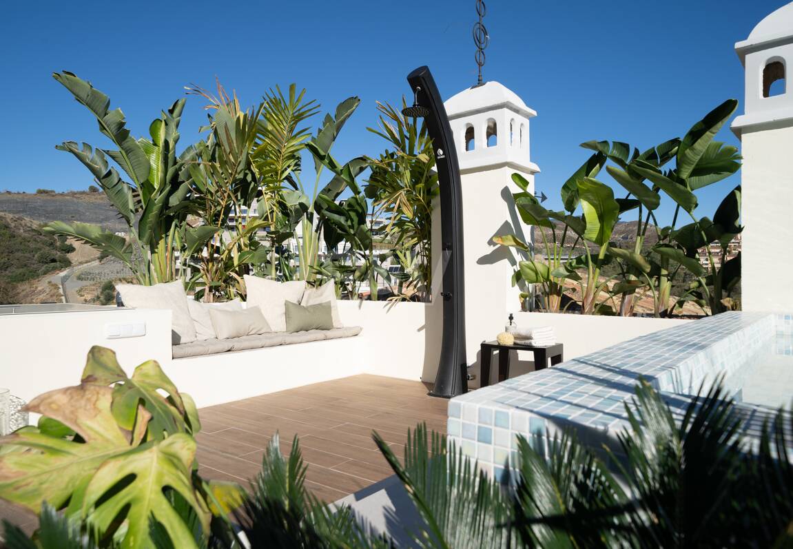 Elegant duplex takvåning i La Cerquilla med spektakulär utsikt över bergen